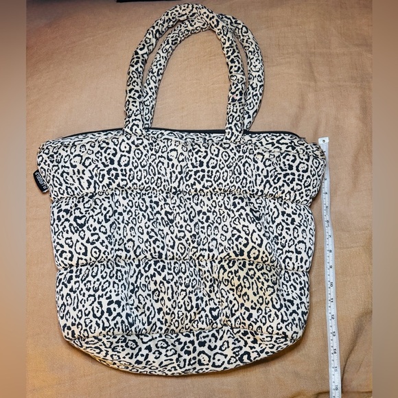 ZARA Leopard Print Quilted Pillowy Tote Bag - Picture 3 of 4